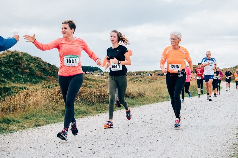 Hardloopsters tijdens de Kleintje Berenloop van 2016.